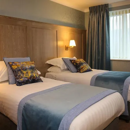 Avalon House Hotell 4*