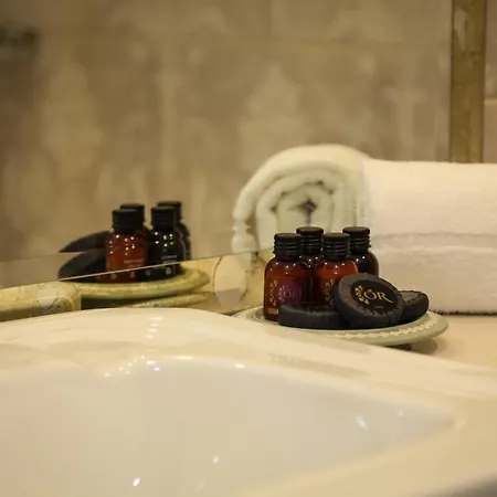 Avalon House Hotell