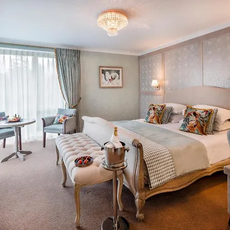 Avalon House 4*