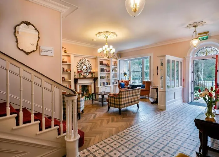 Avalon House 4*