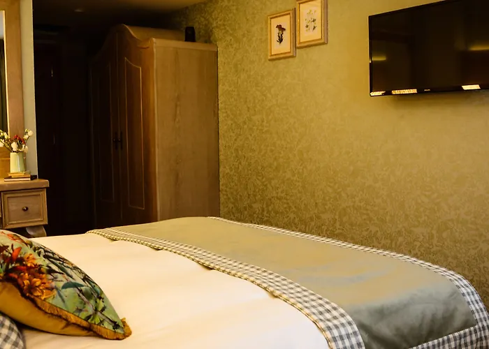 Avalon House Hotel 4*