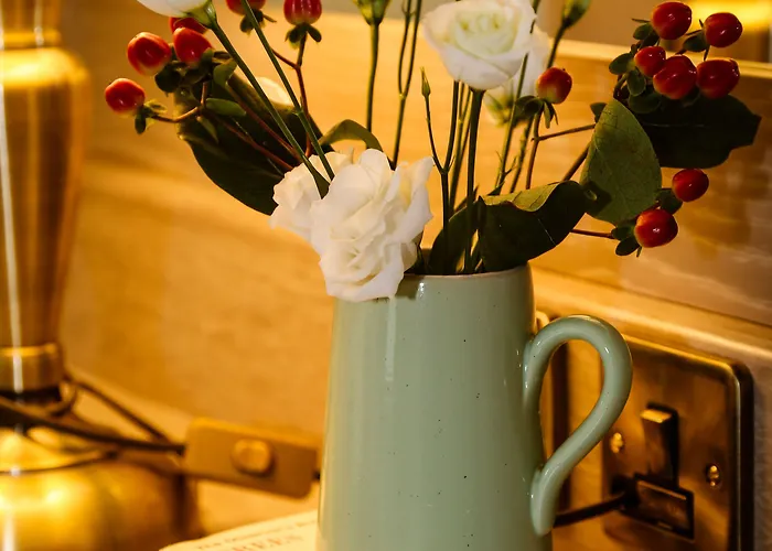 Отель Avalon House