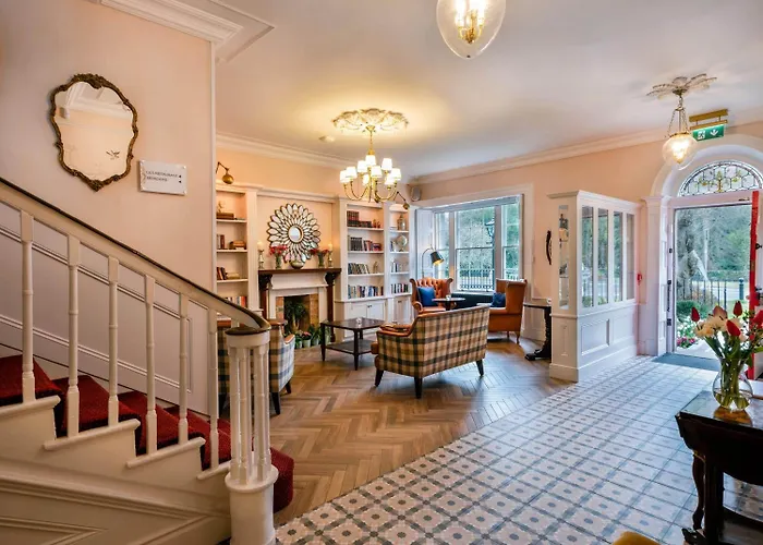 Отель Avalon House