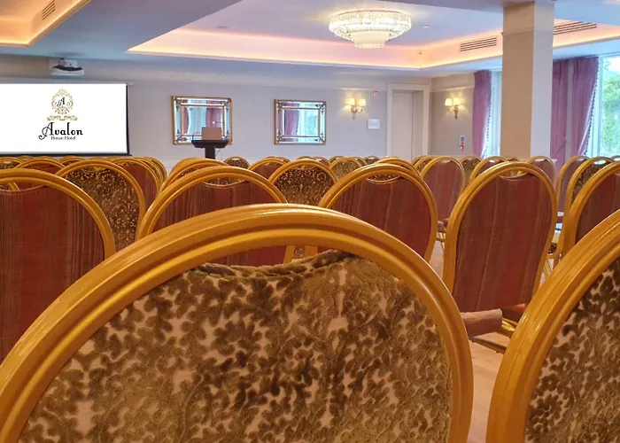 Отель Avalon House