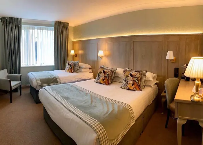 Avalon House Отель